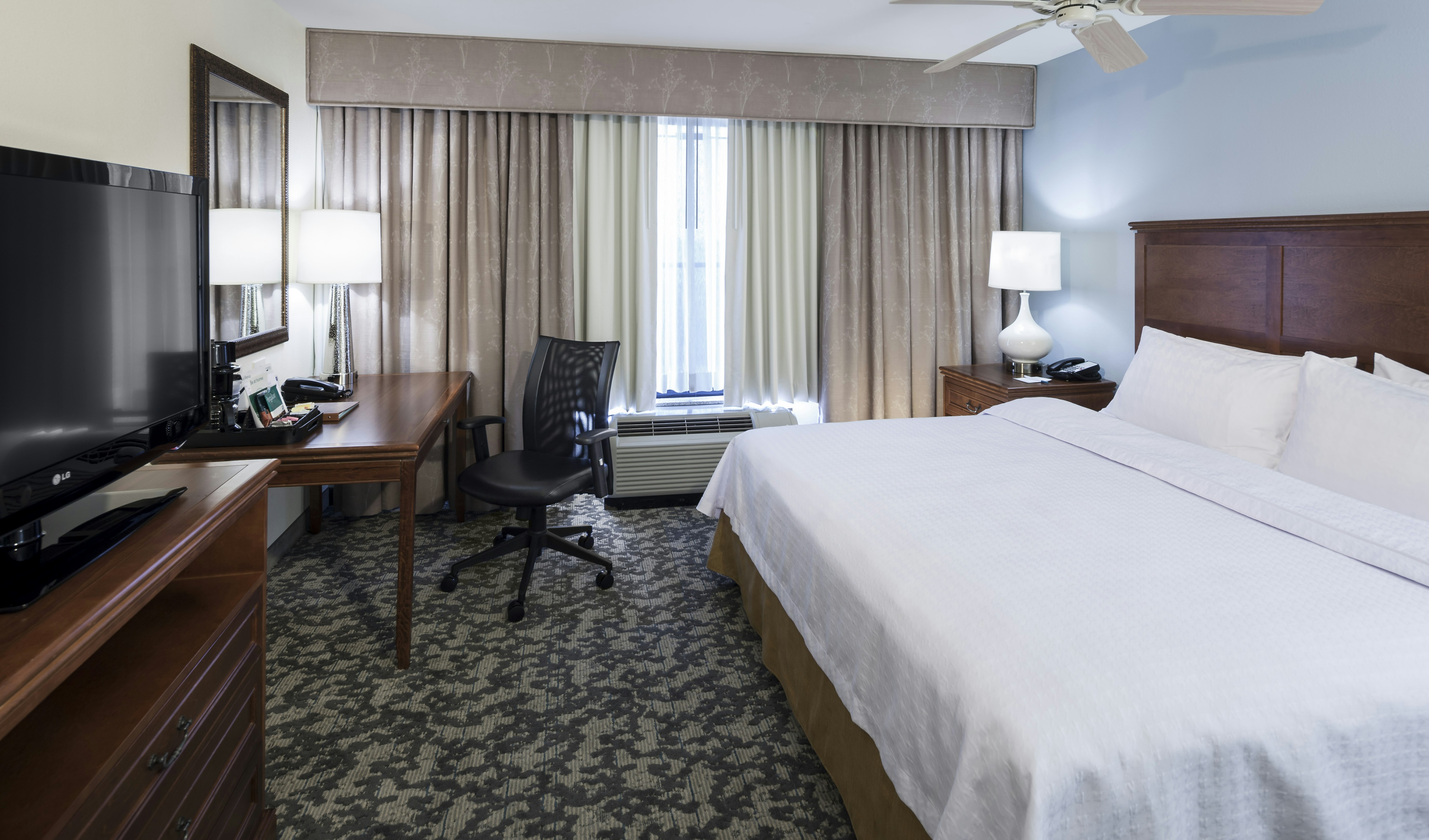 Study, King Bed, Accessible