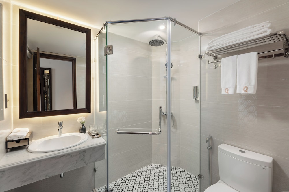 The Q Boutique Hotel 38/41