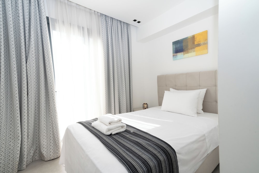 3 Bedrooms, Premium, Apartment, 1 Single and 2 Double Beds, City View, Balcony