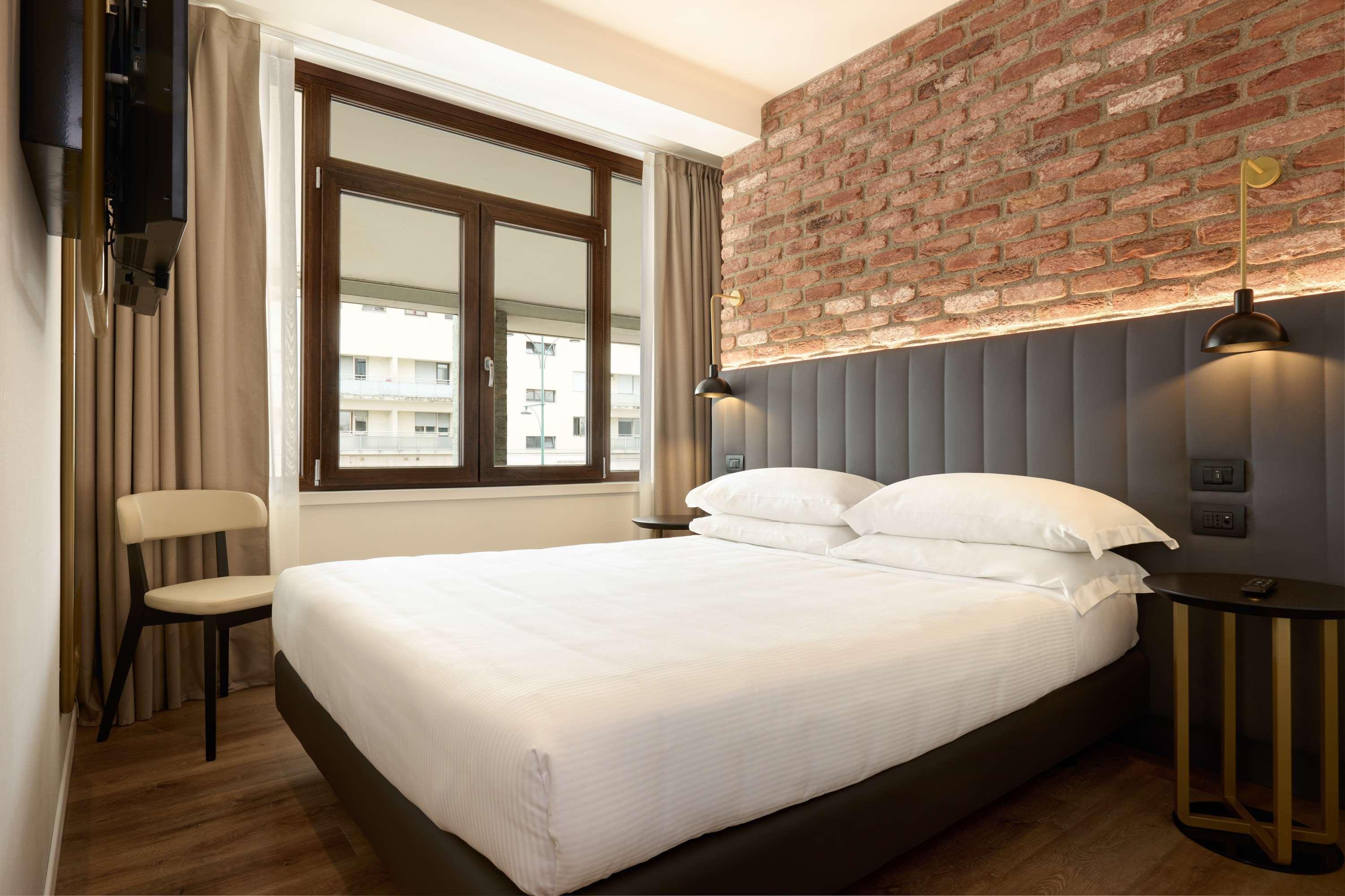 Family, Convertible Queen Bed