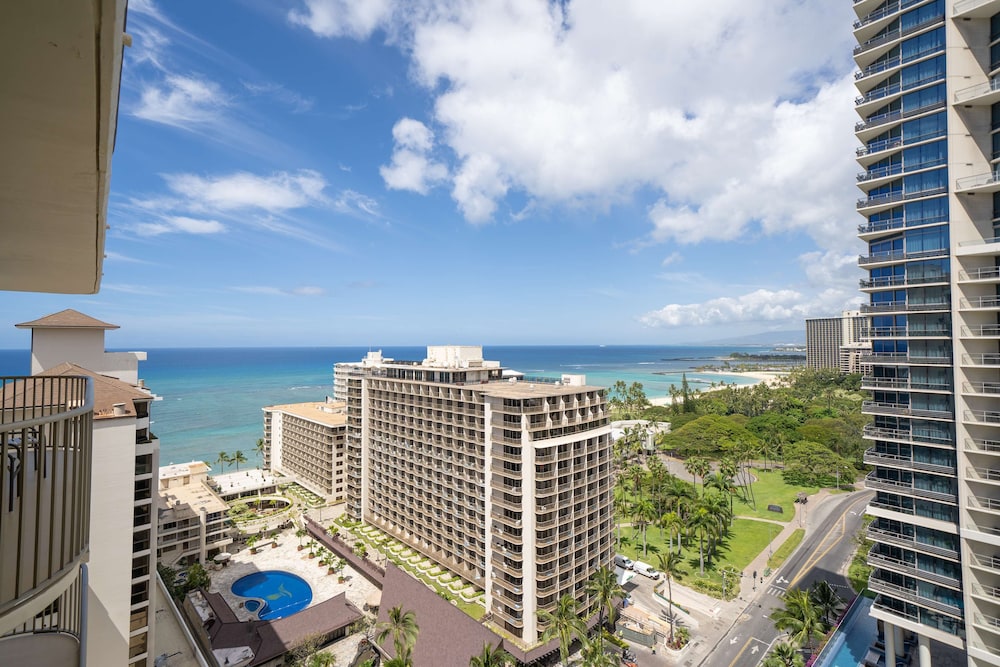Embassy Suites By Hilton Waikiki Beach Walk 9/42