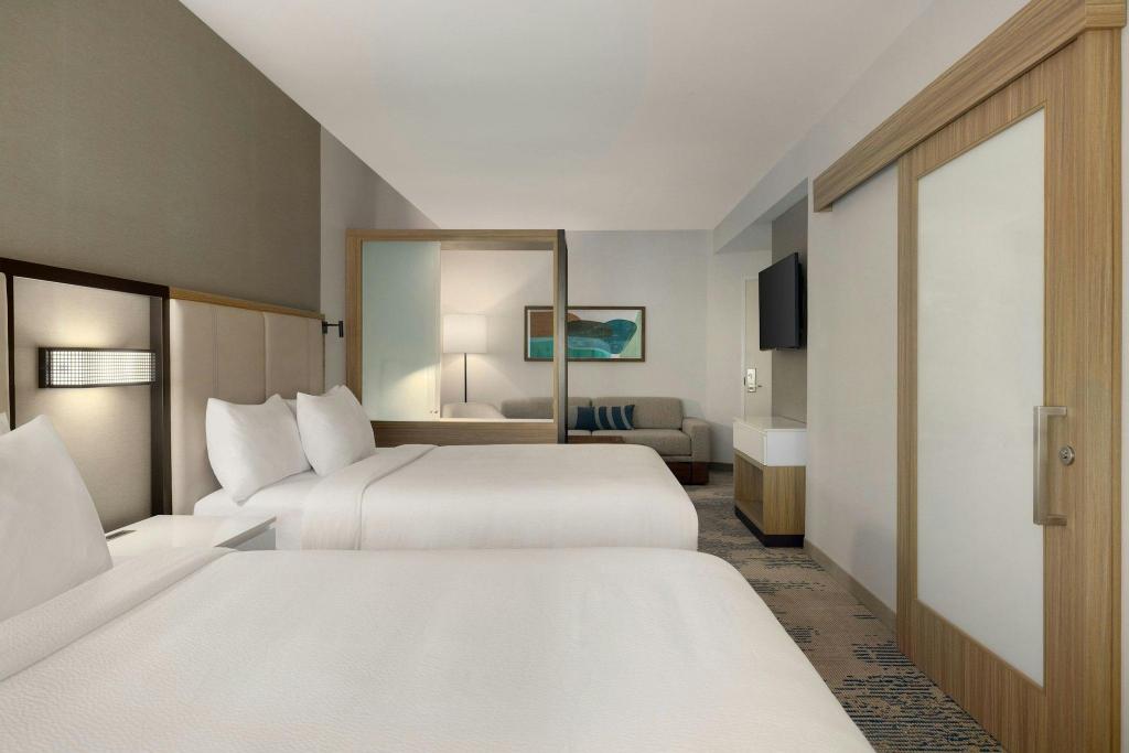 Suite, 2 Queen Beds, Trundle Bed