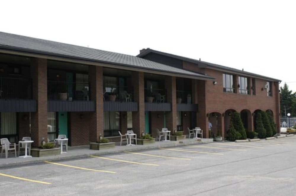 Motel Du Chevalier 1/37