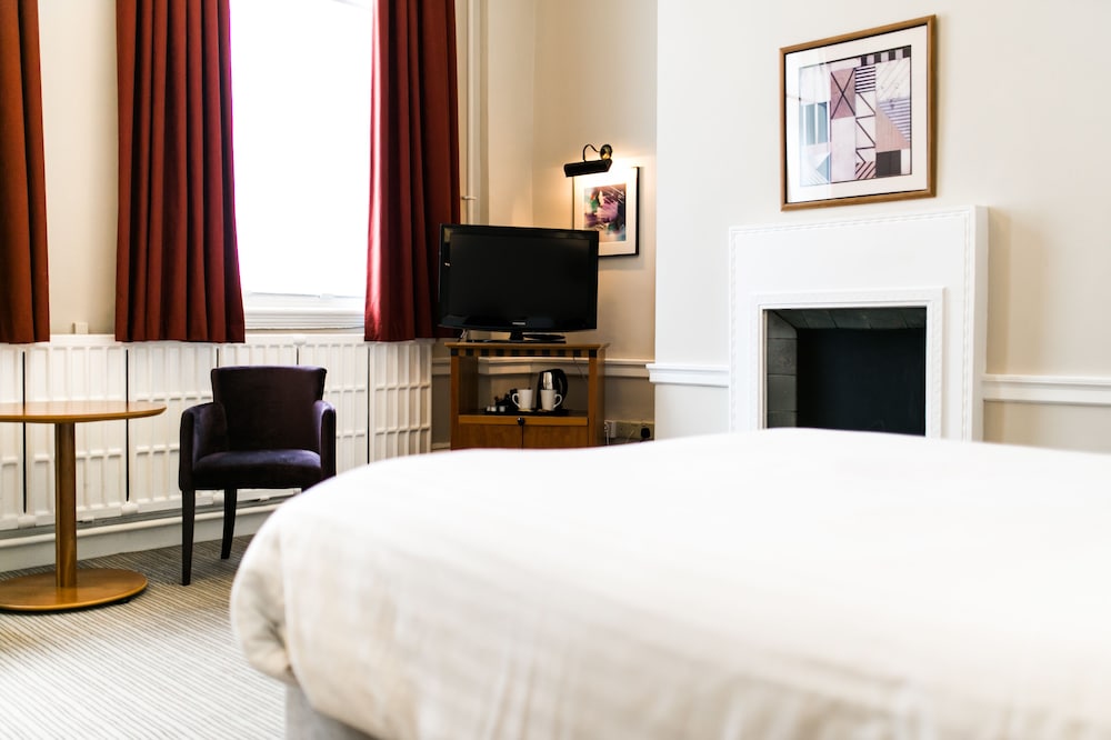 The Angel Hotel Cardiff 24/60