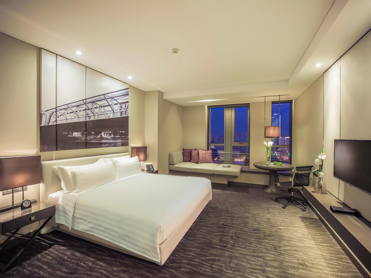 Room, King Bed, Queen Bed, City View, Club Floor