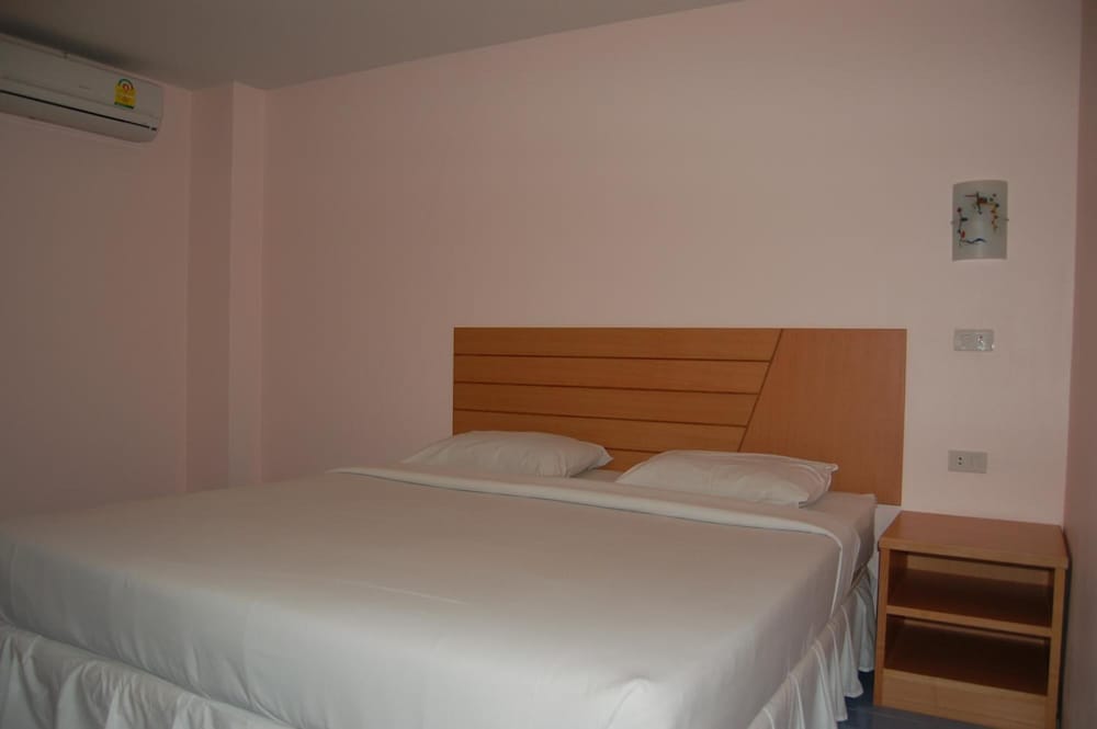 Baan Manthana Hotel 8/50