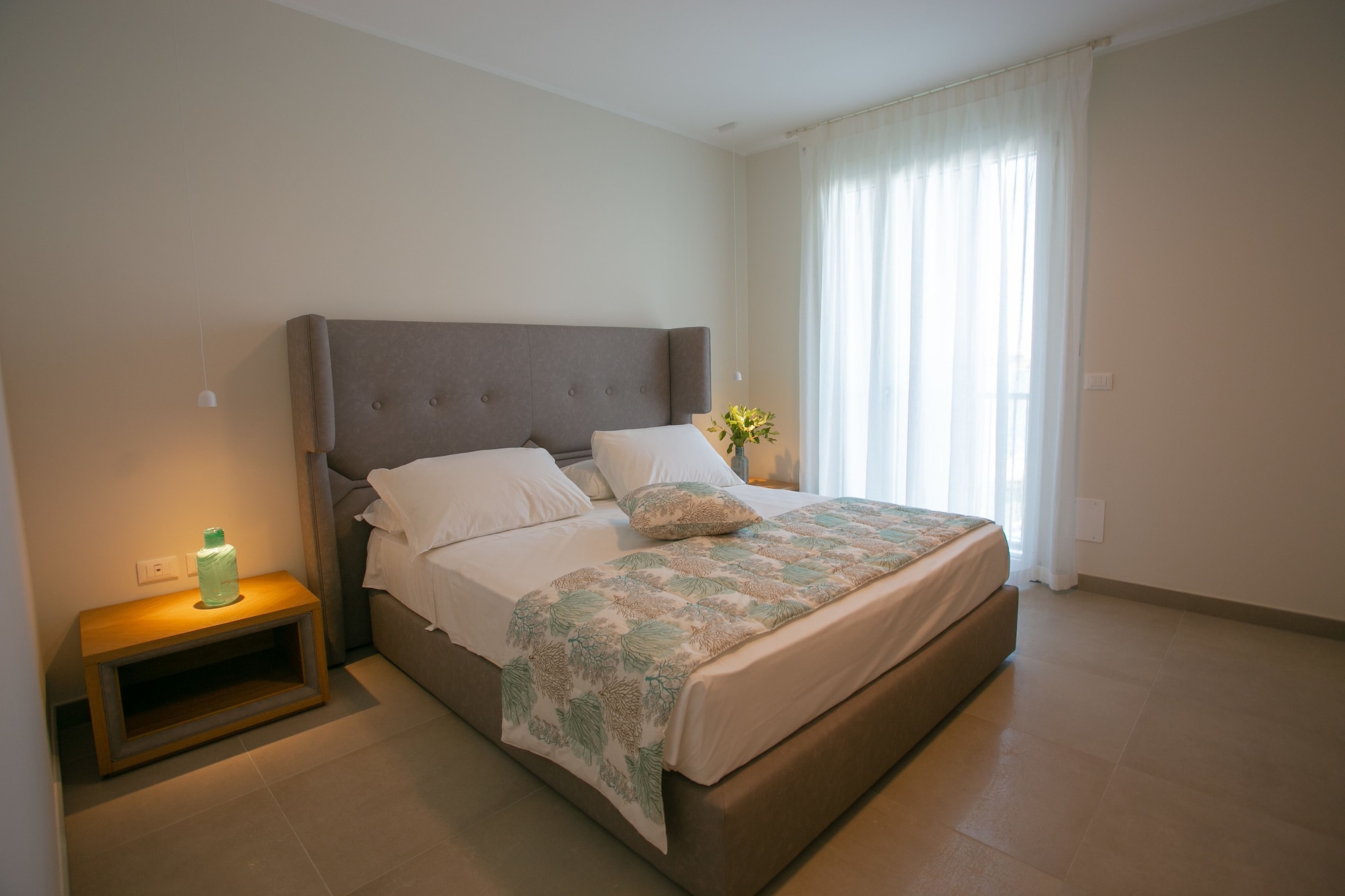 Luxury, Suite, Queen Bed, Lagoon View, Sofa