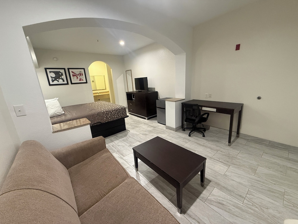 Regency Inn & Suites Baytown 37/62