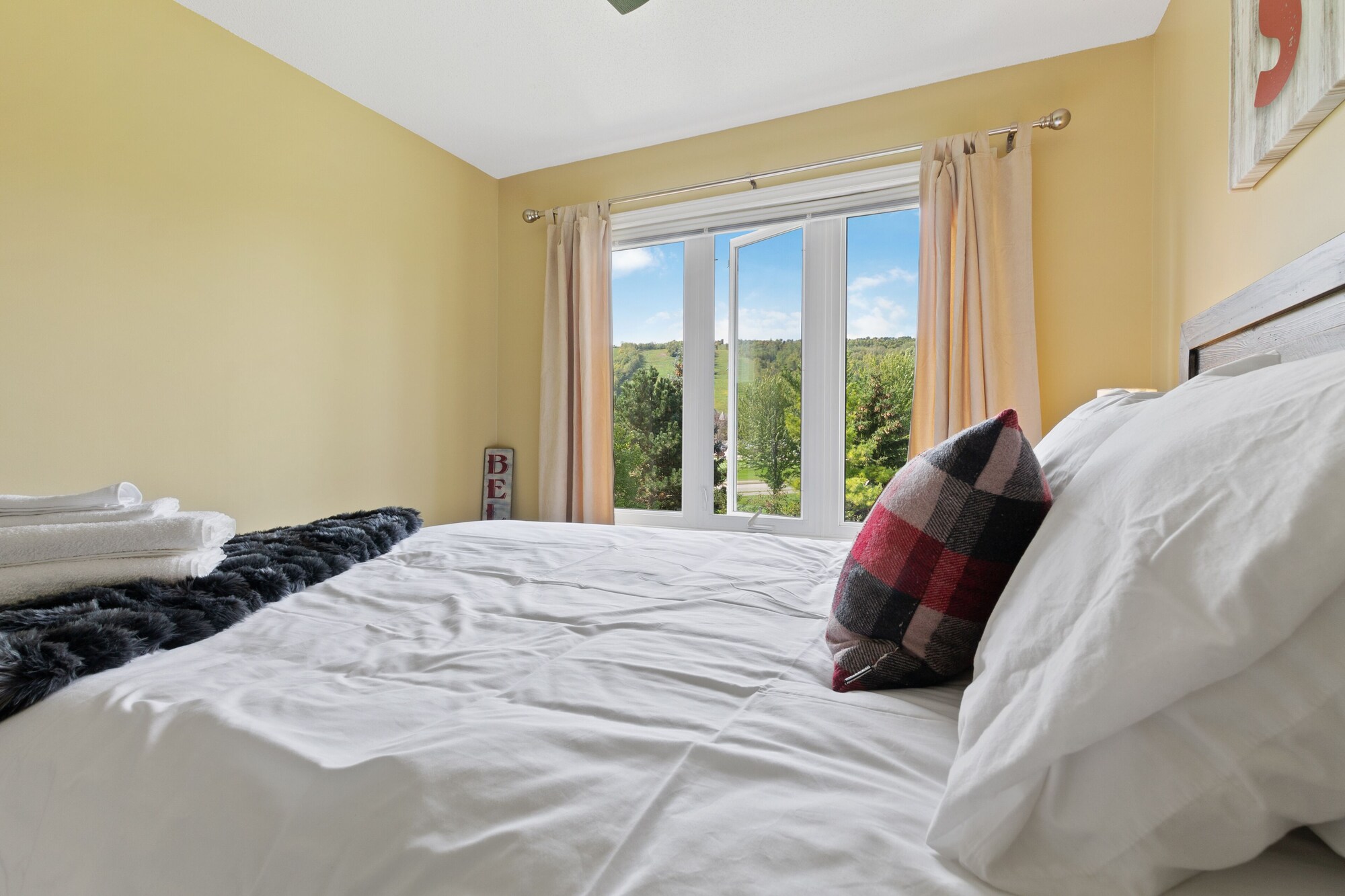 3 Bedrooms, Condo, Deluxe, 1 King and 2 Queen Beds, Queen Murphy Bed