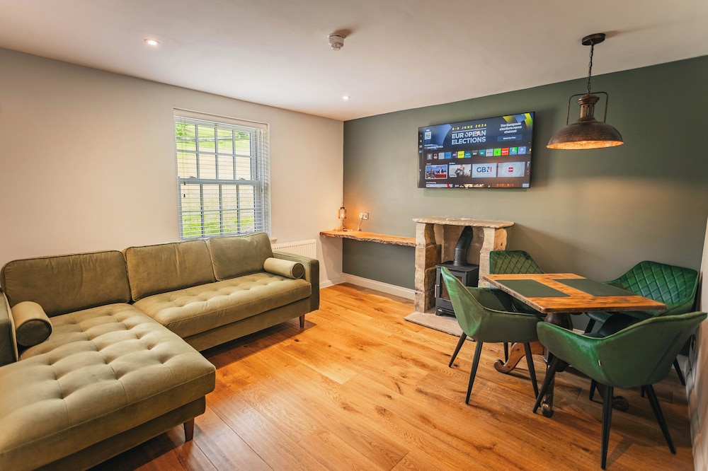 The Green Dragon Inn at Hardraw 24/50