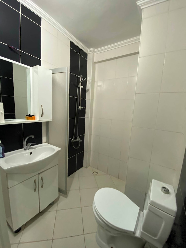 سكن مشترك اقتصادي بسريرين منفصلين بإطلالة على البحر للرجال بحمام مشترك، Trabzon Apart Nuralp 7/8