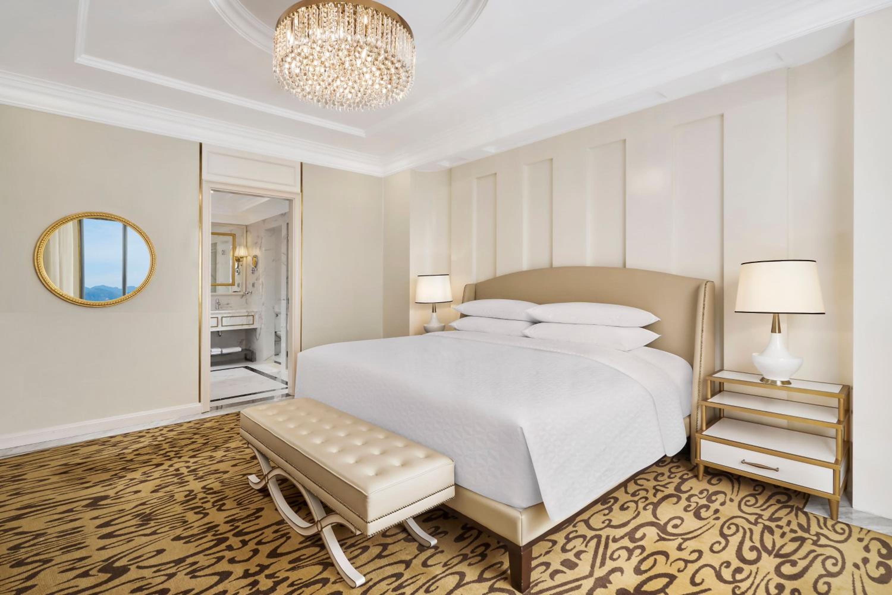 Executive, Suite, King Bed, Skyline View
