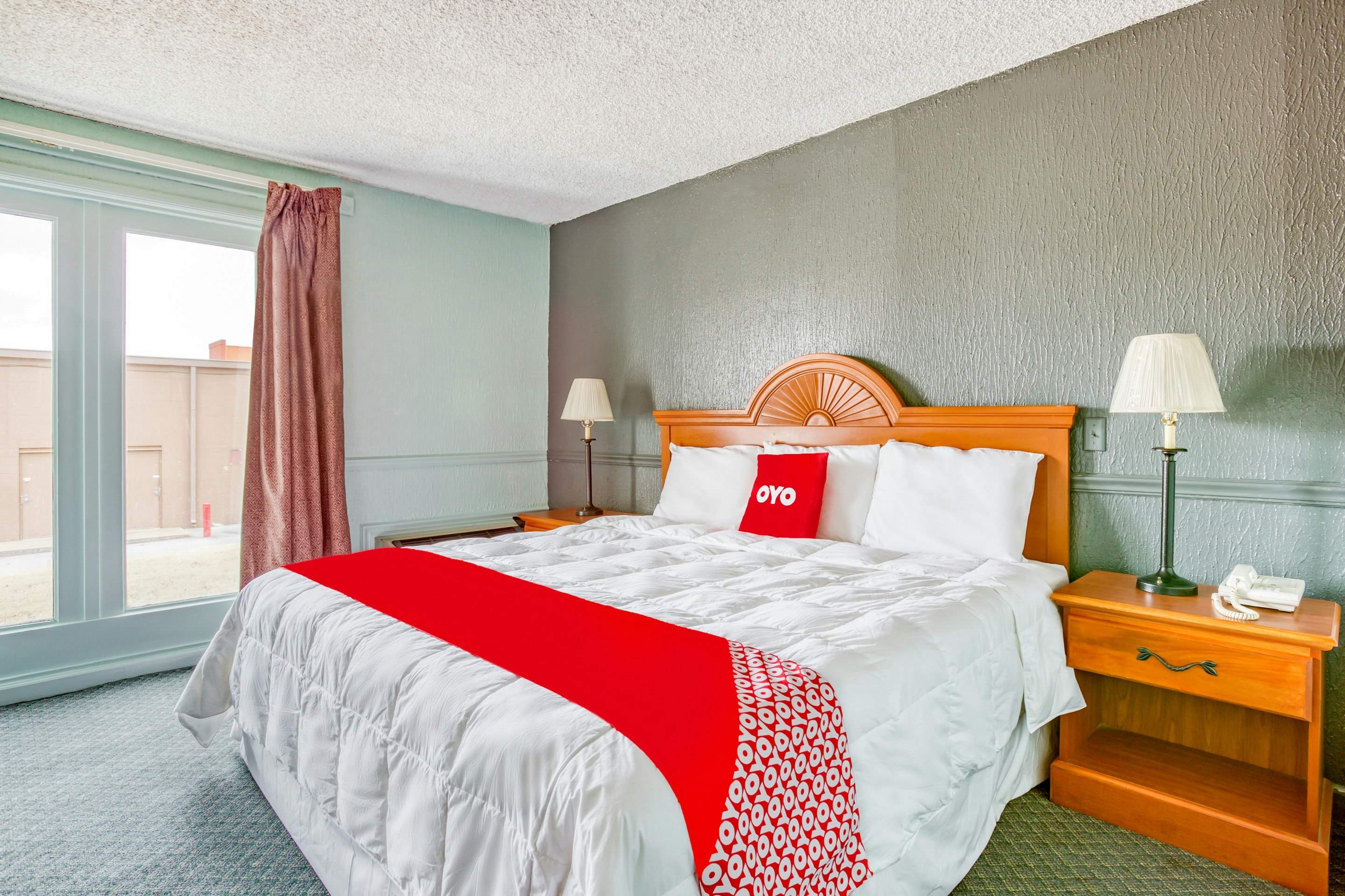 OYO Townhouse Tulsa Woodland Hills 10/30