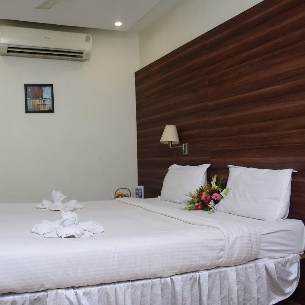 Hotel Mahendra 12/44