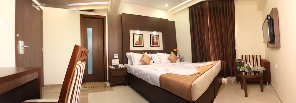 Pristine Residency Hotel 8/16