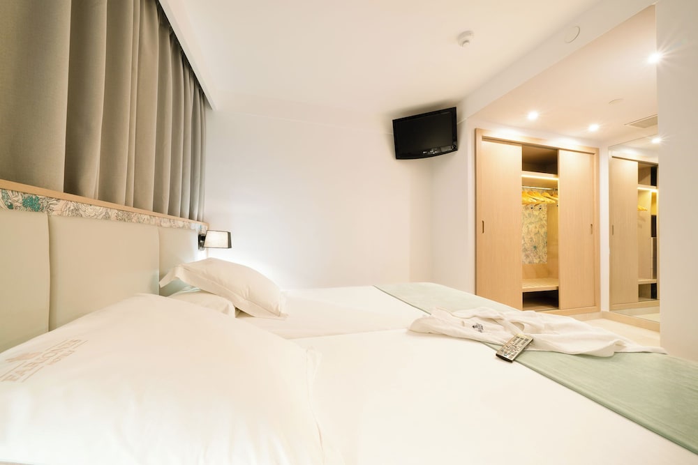 Suite, Twin Beds, Sea View, Balcony or Terrace