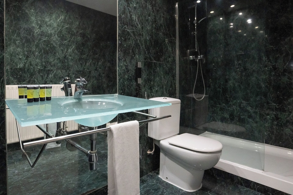 Hotel Ciutat Martorell 60/60