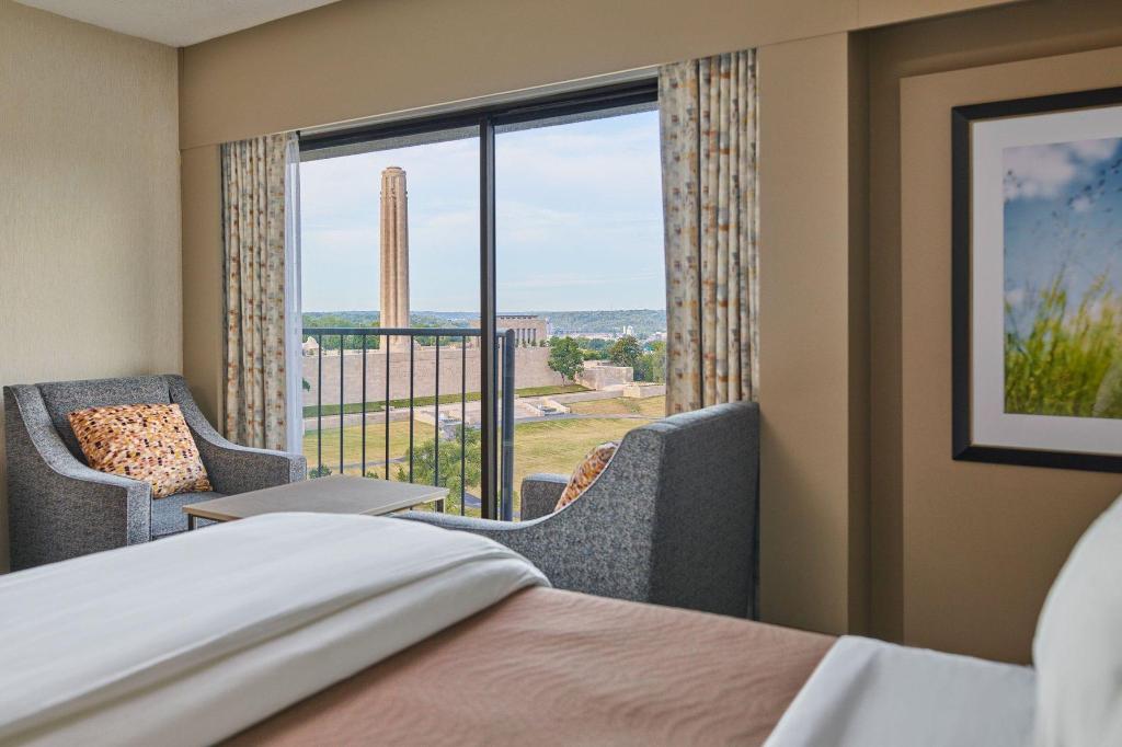 2 Bedrooms, Presidential, State, Suite, Statue View, City View, Club Lounge Access