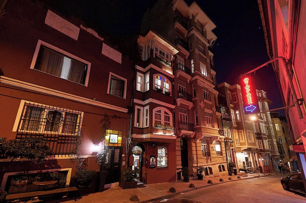 Faik Pasha Hotels 70/76