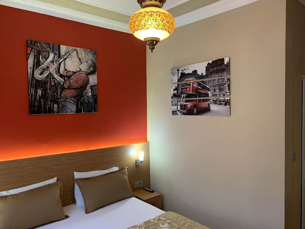 Antique Hostel 20/50