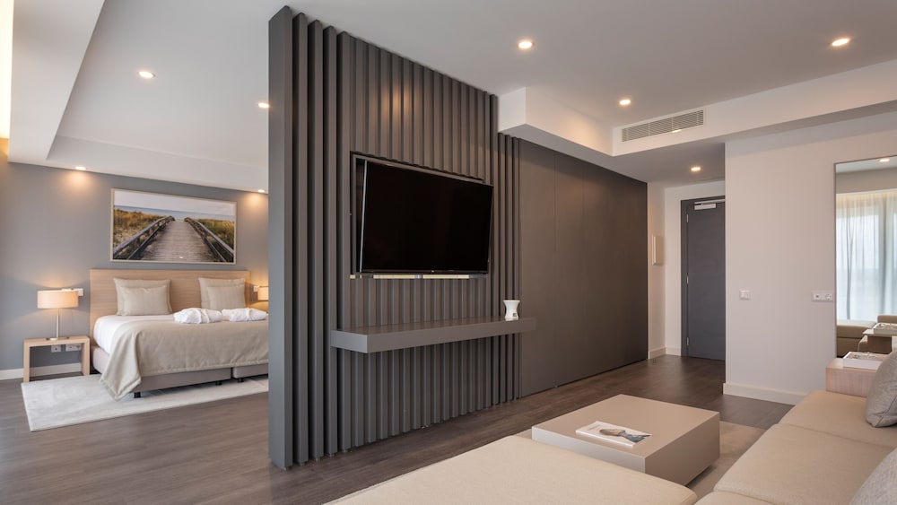 Longevity Health & Wellness Hotel 11/67