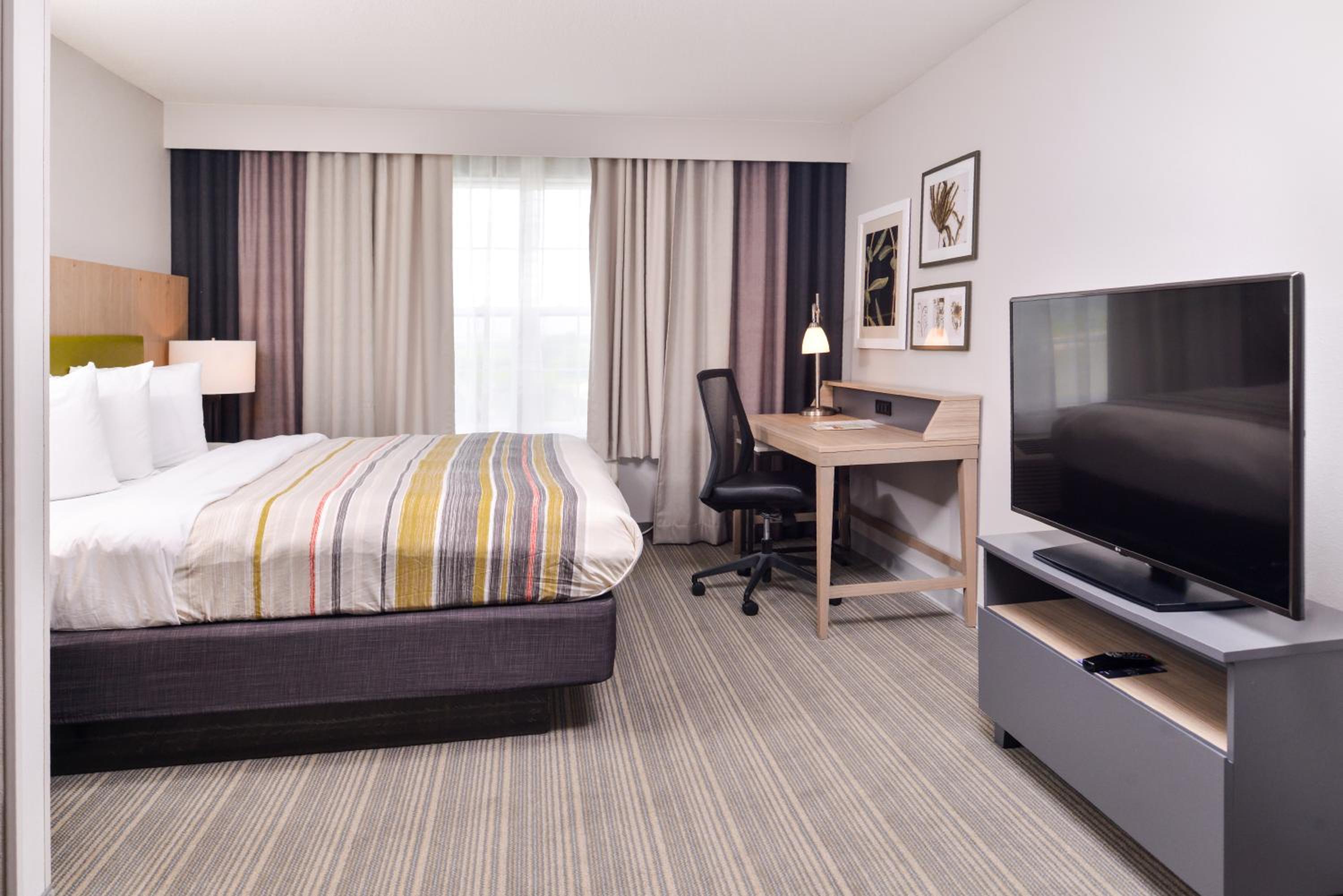Studio, Suite, King Bed, Accessible