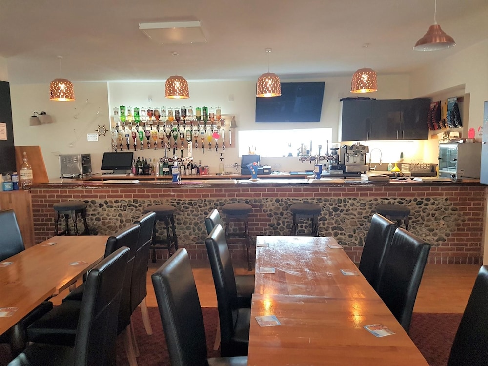 The Cliff Top Inn Hotel 10/15