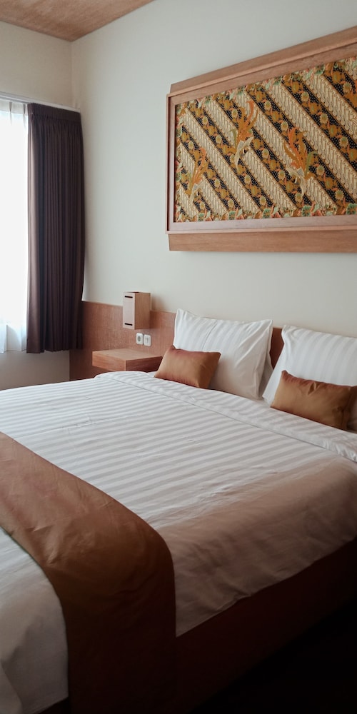 Hotel Parangraja 16/61