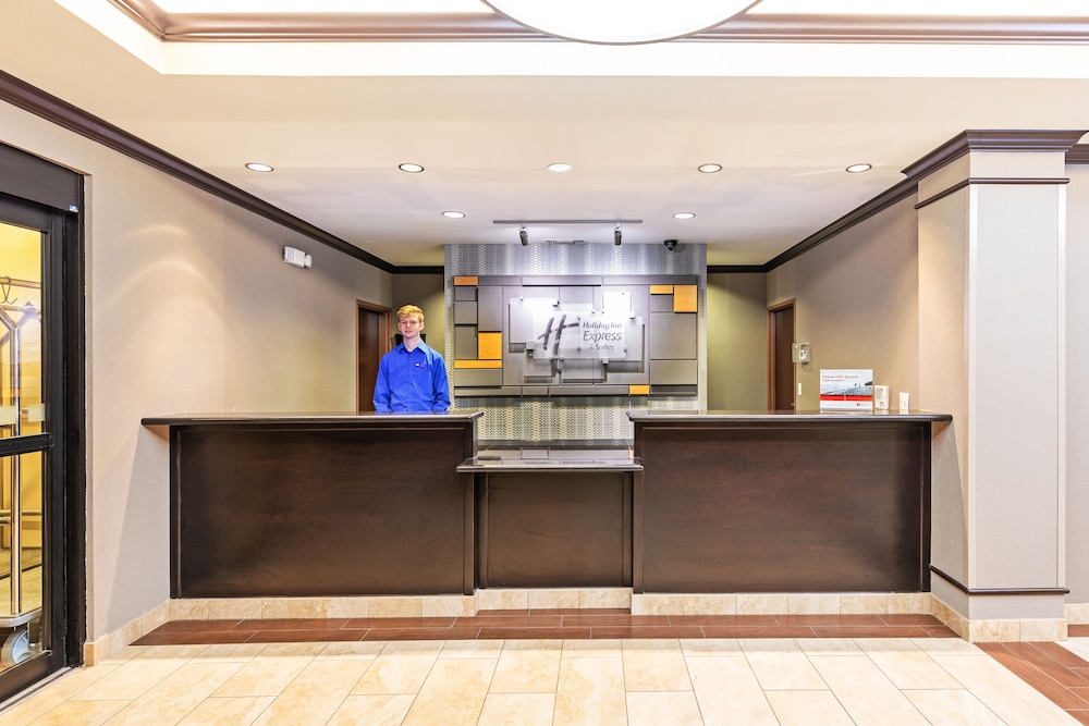 Holiday Inn Express Suites Floresville 11/58