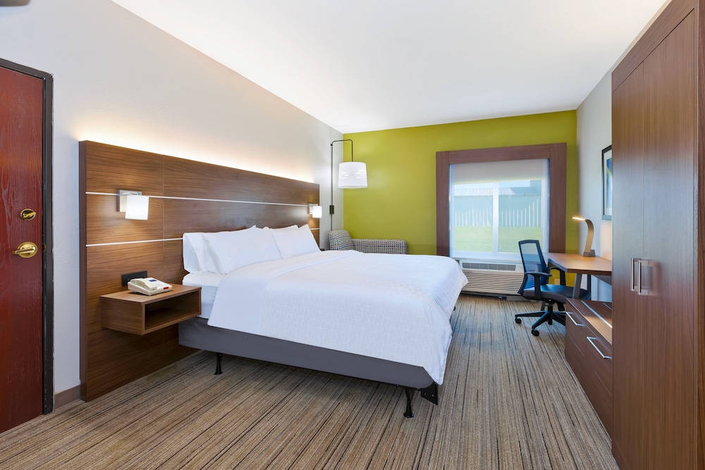 Holiday Inn Express Hotel And Suites Three Rivers 13/60