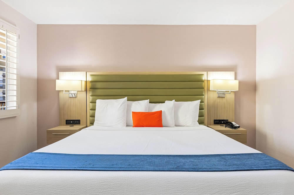 GreenTree Pasadena Inn 24/57