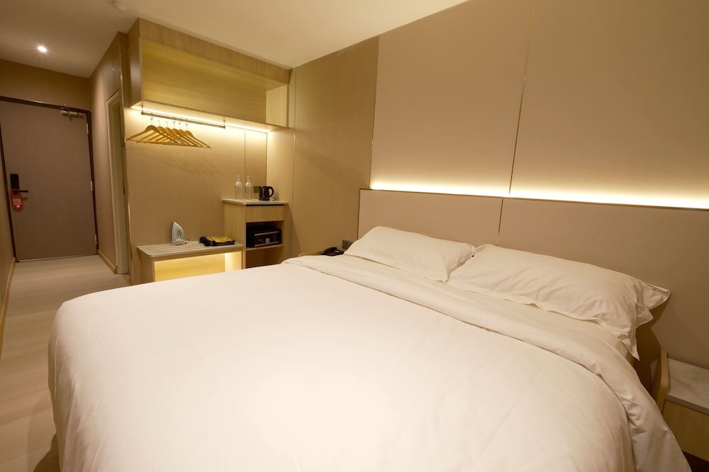 Ming Star Hotel 34/64