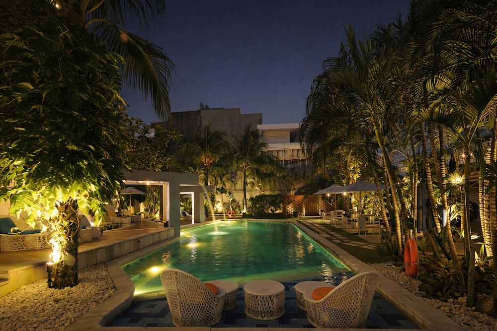 18 Suite Villa Loft Kuta 67/73