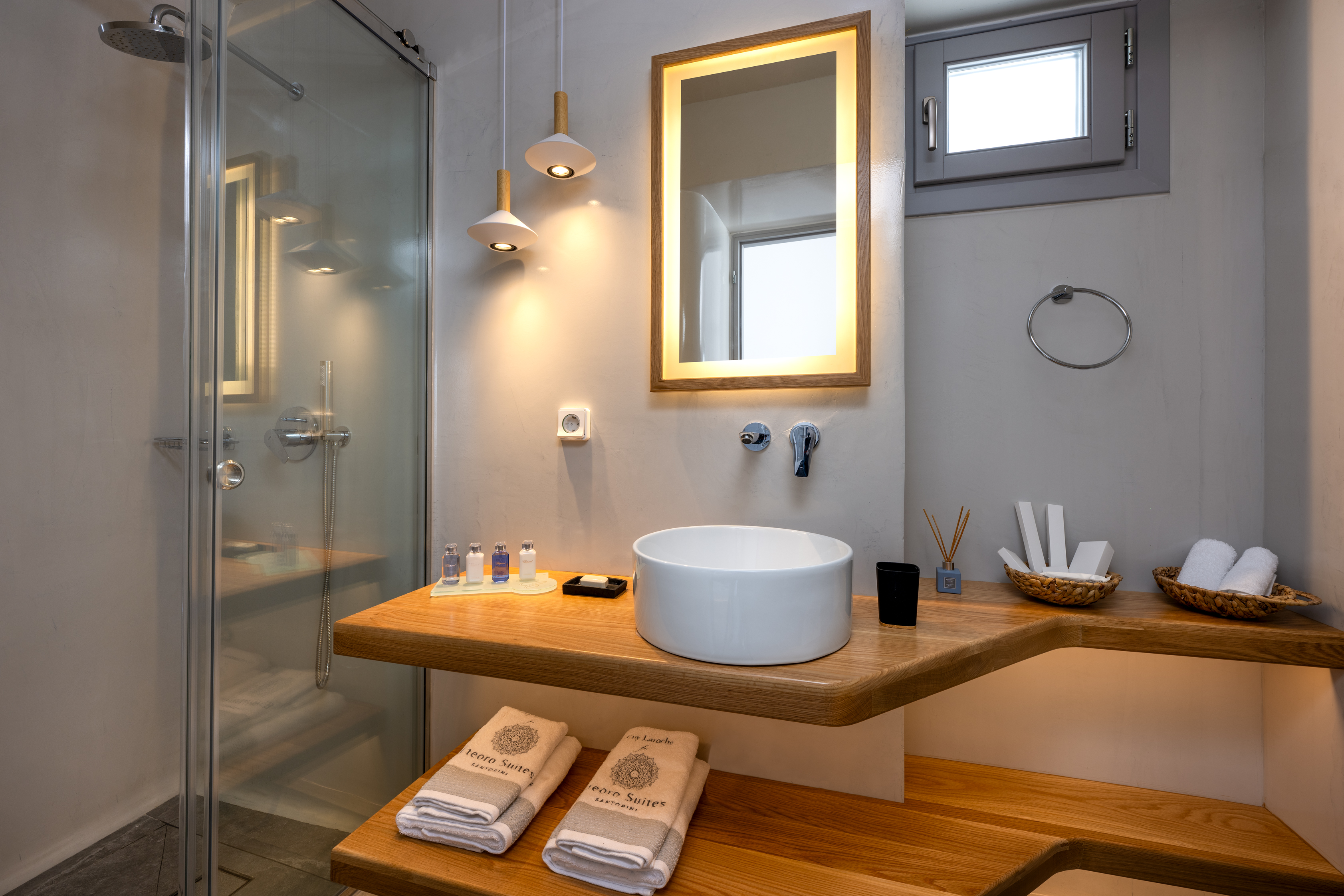 Junior Suite, Outdoor Jetted Tub، Eteoro Suites 2/2