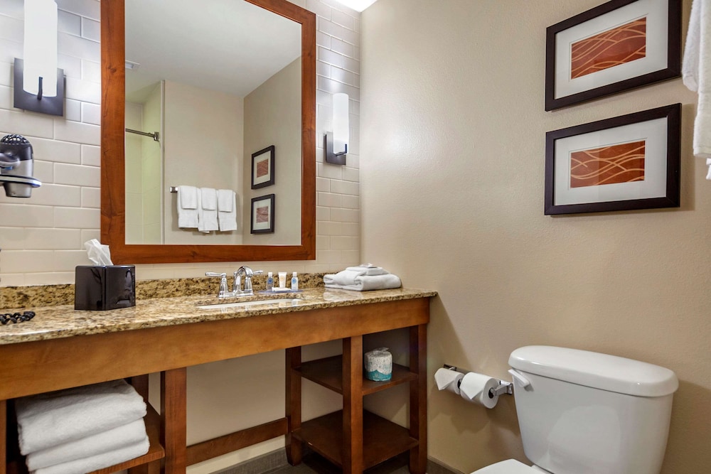 Comfort Inn and Suites Avera Southwest Sioux Falls SD 32/37
