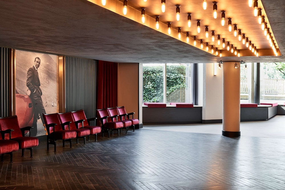 Radisson Red London Heathrow 5/64