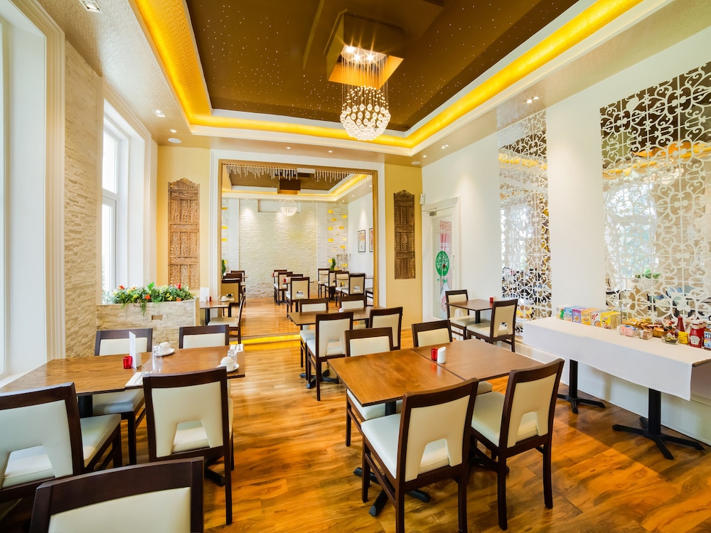 restaurant cafeteria