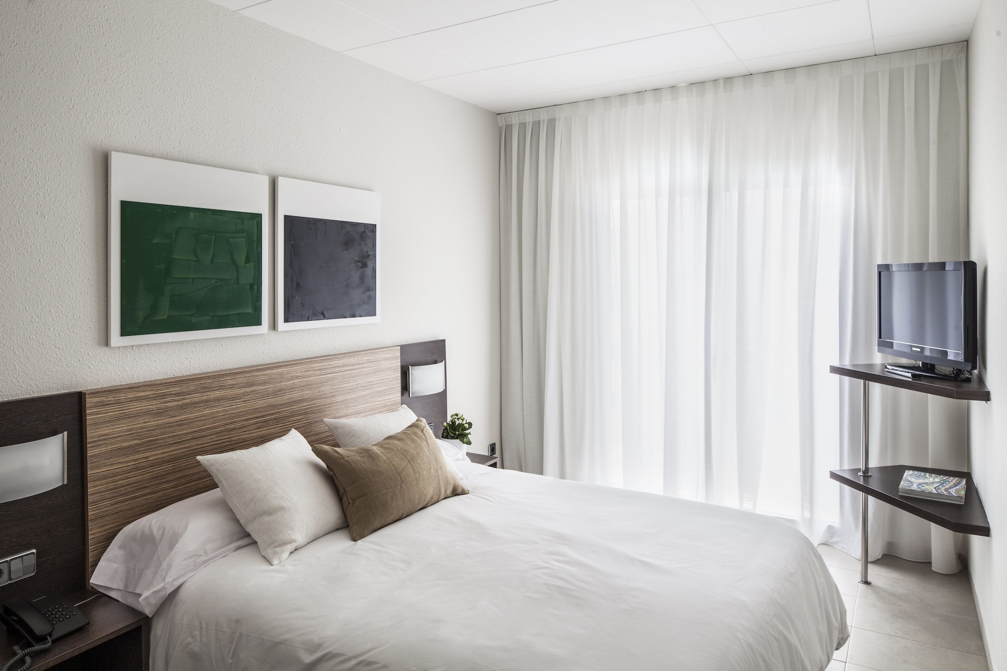 ROOM, TRIPLE