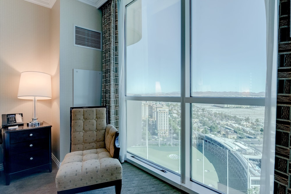 Stripviewsuites At Signature 42/73