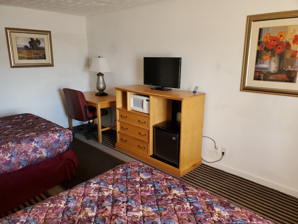 Rodeway Inn Brazil, IN 14/24