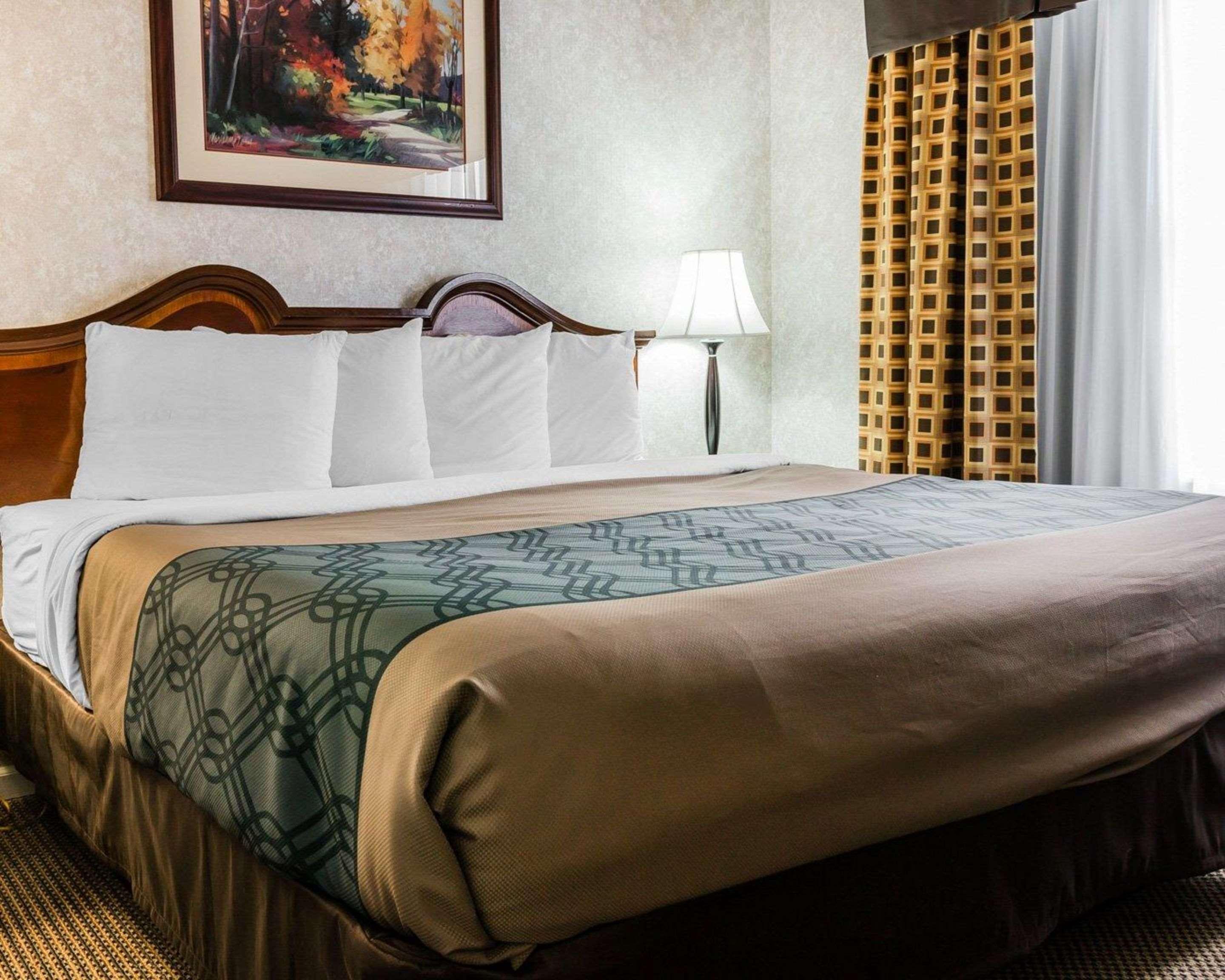 ROOM, KING BED