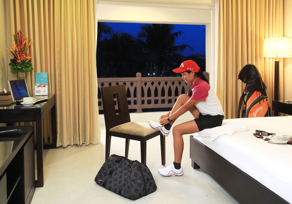 Fairways And Bluewater Newcoast Boracay 62/76