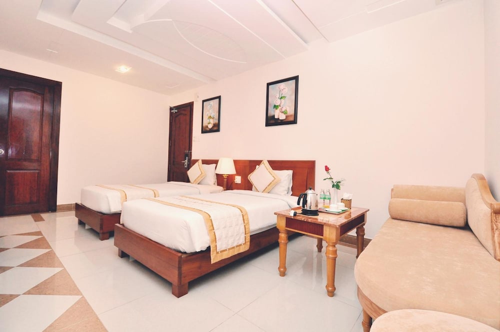 Tan Hoang Long Hotel 10/22