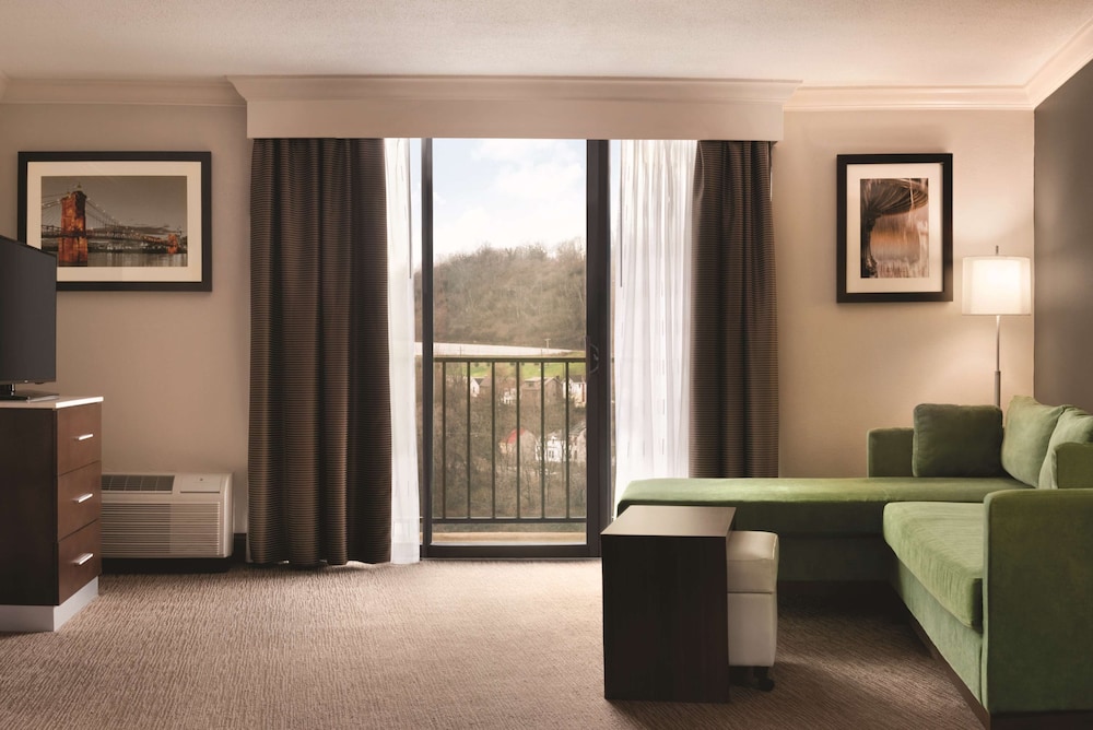 Radisson Hotel Cincinnati Riverfront 22/60