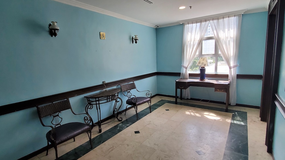 Leisure Cove Hotel Apartments 28/50