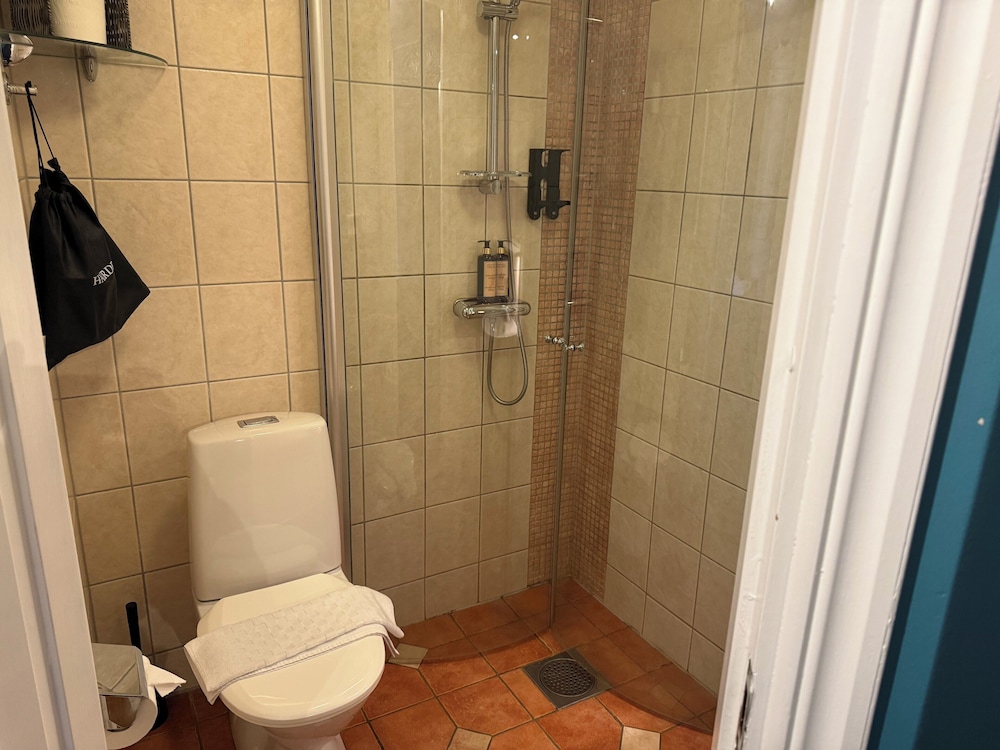 Treetop Spa Hangout & Hotel 48/50