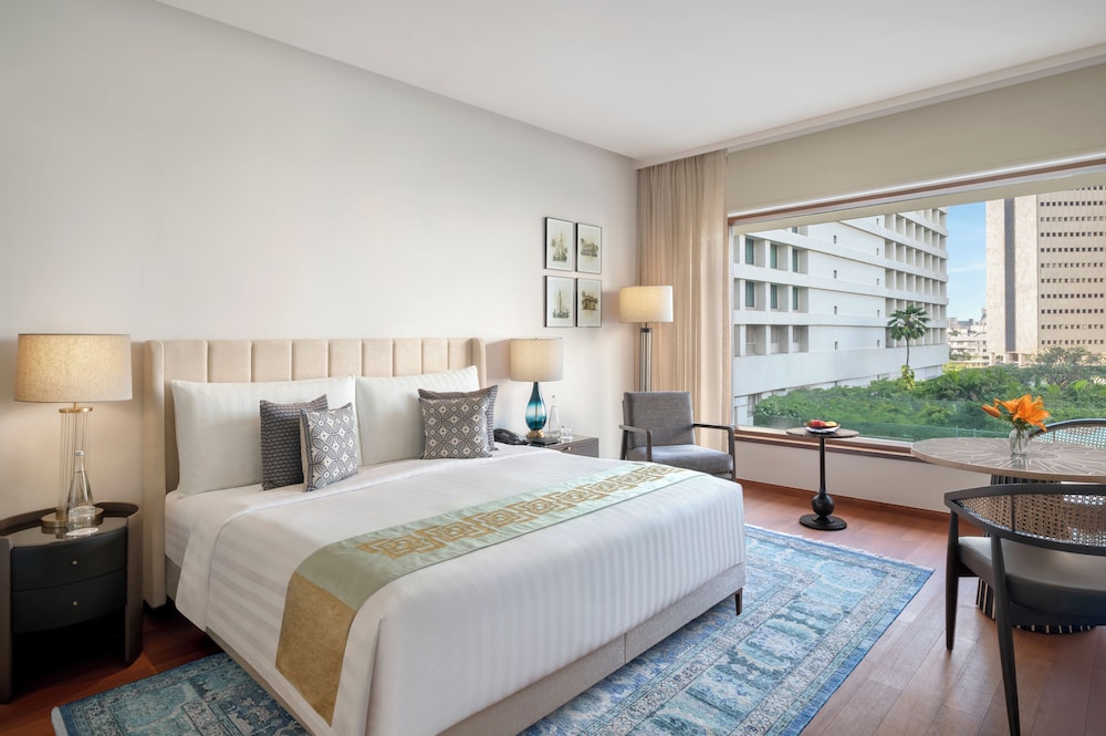 غرفة بريميير بسرير كينج، The Oberoi Mumbai 3/4