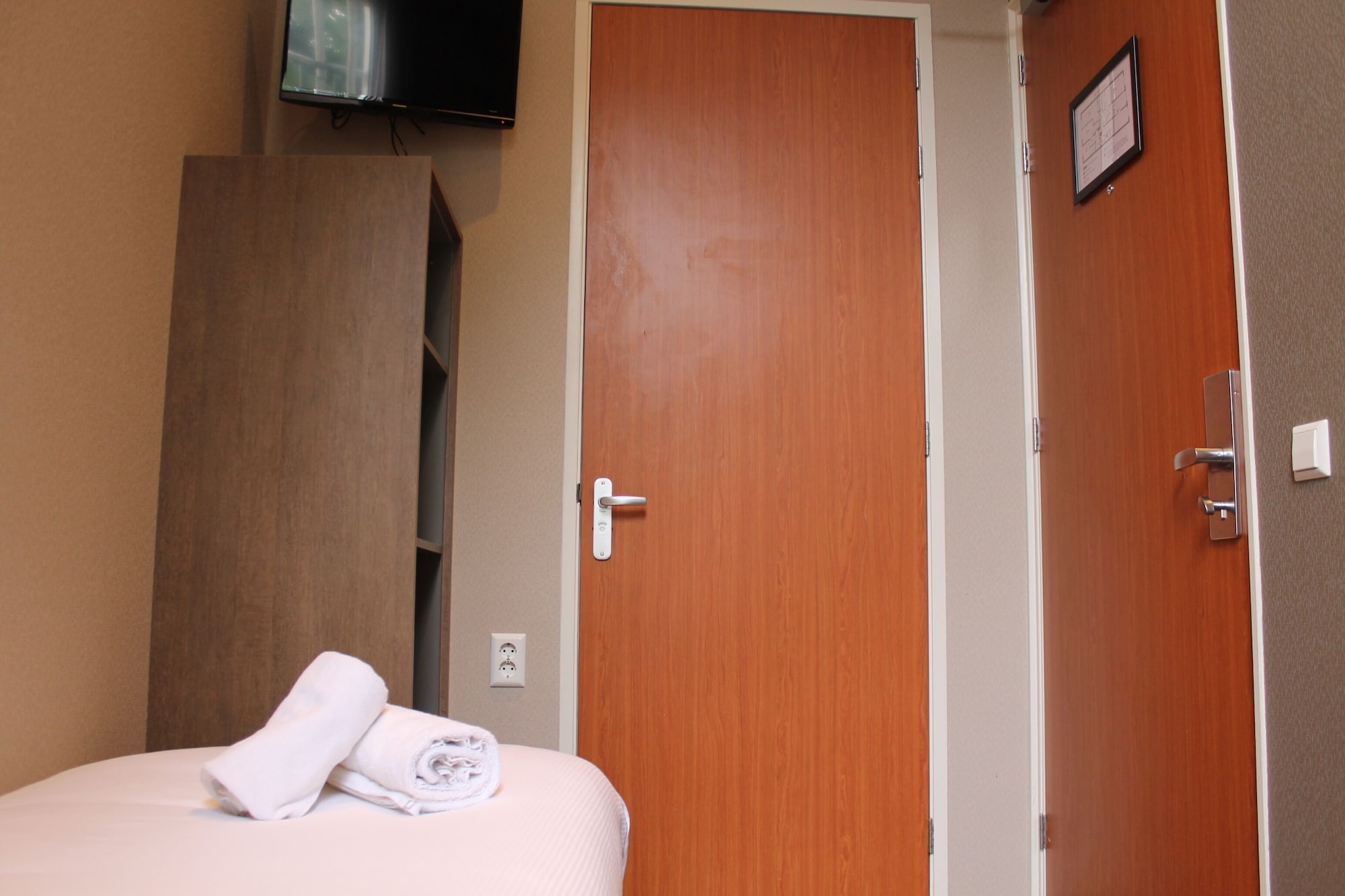 ROOM, SINGLE, SINGLE BED