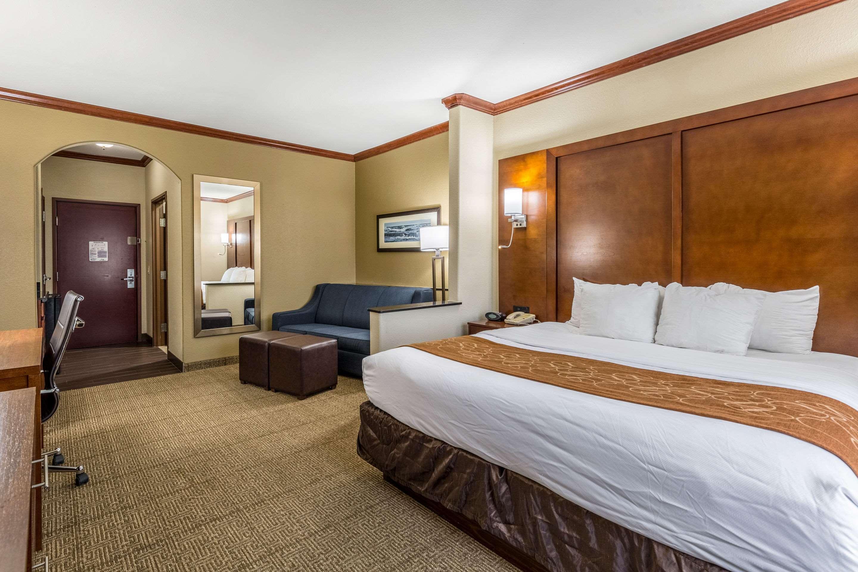 BUSINESS, SUITE, KING BED