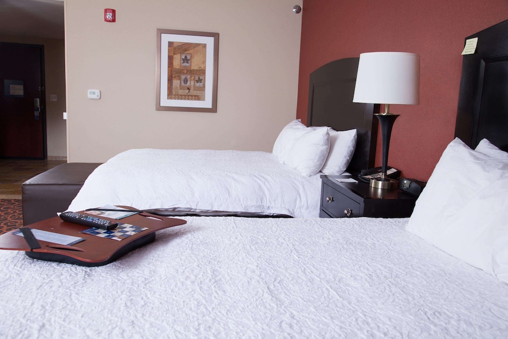 Hampton Inn And Suites Dickinson Nd 11/42